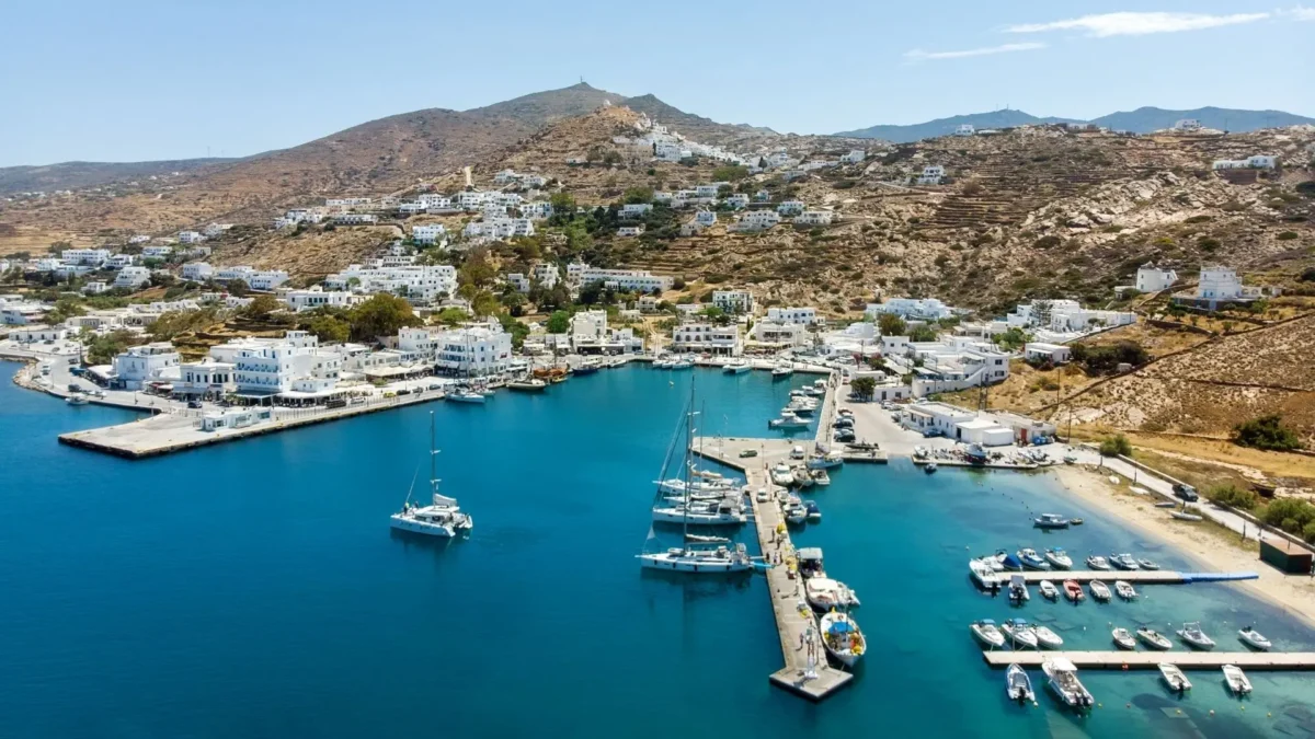 Sailing around Ios and the Greek islands, with crystal-clear waters, scenic coastlines and beautiful Cycladic views.